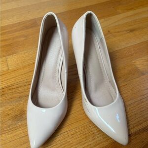Elegant Cream Women's Pumps